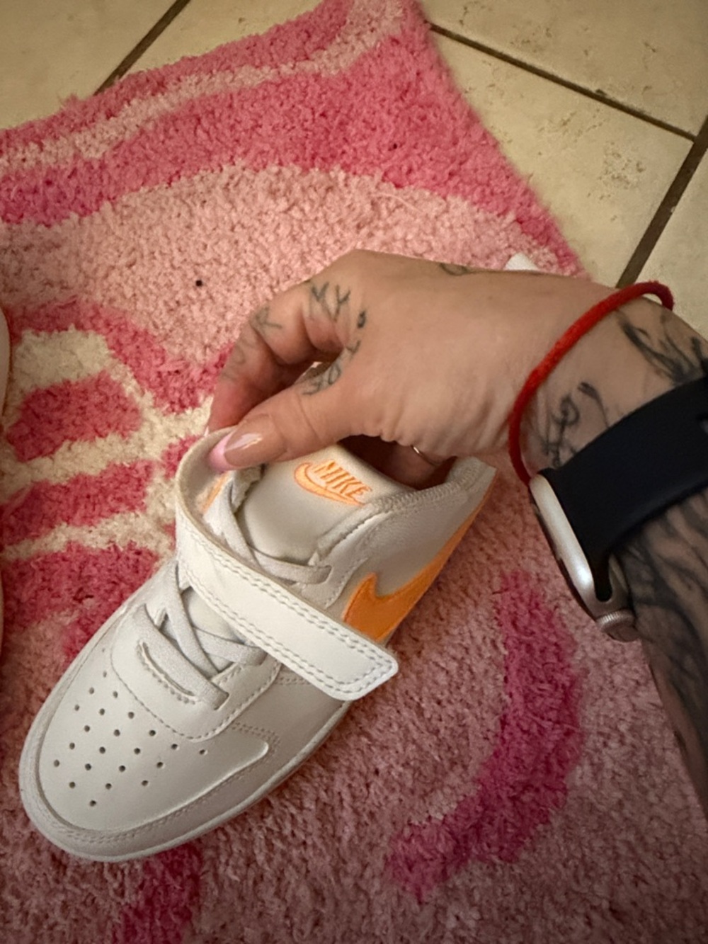 Kids nike orange and white - Picture 3 of 4